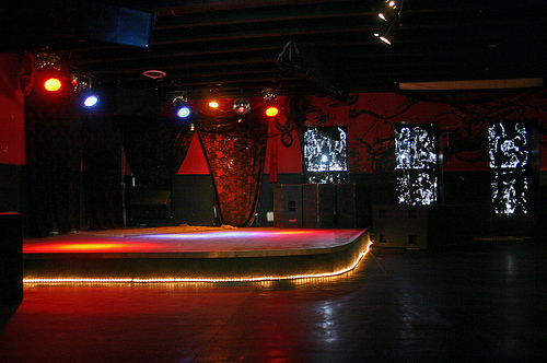 Once the bands are done and the DJ starts, the stage at DC 9 is open for your jumping pleasure!