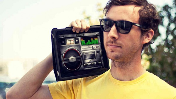 jambox_wide-2bda5b772386674eb87f4991f1312b85529c9992-s6-c10